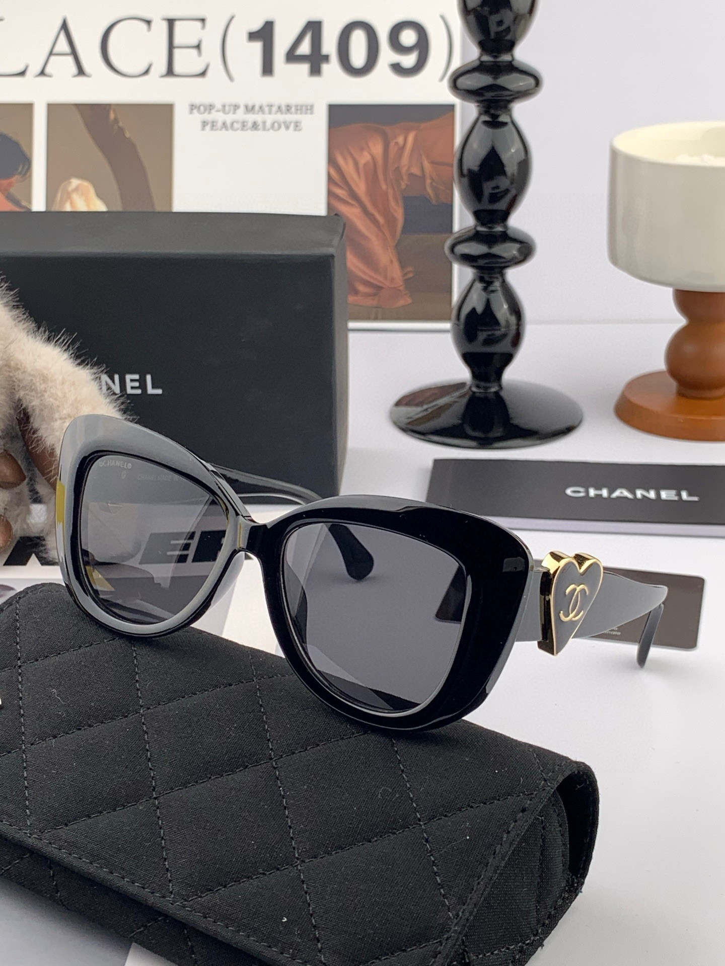    新品CHANEL 香奈儿太阳镜以独特魅力和前卫风格诠释春夏最新眼镜，质感超好佩带舒适 型号：CH8