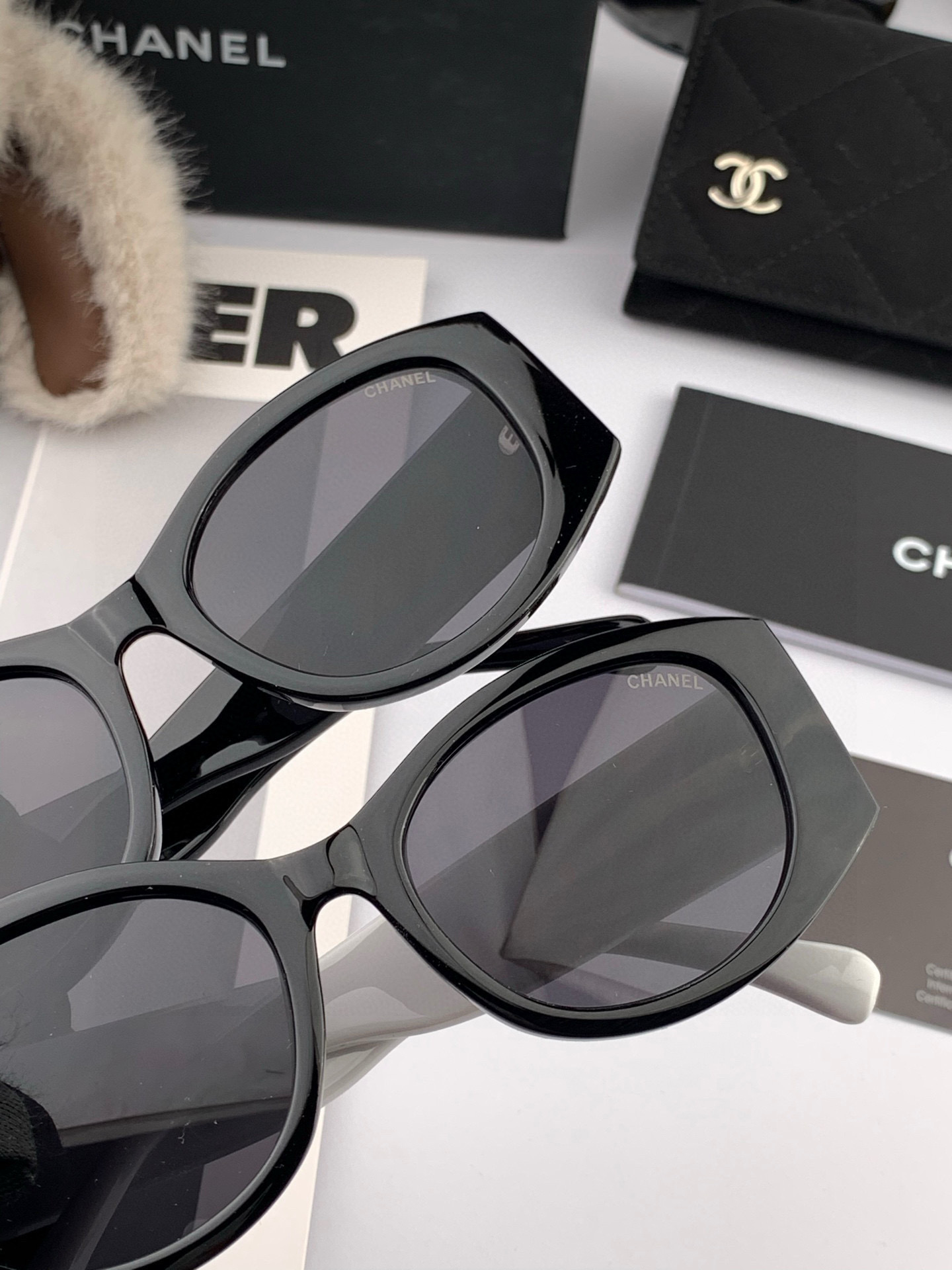    新品CHANEL 香奈儿太阳镜以独特魅力和前卫风格诠释春夏最新眼镜，质感超好佩带舒适 型号：CH0