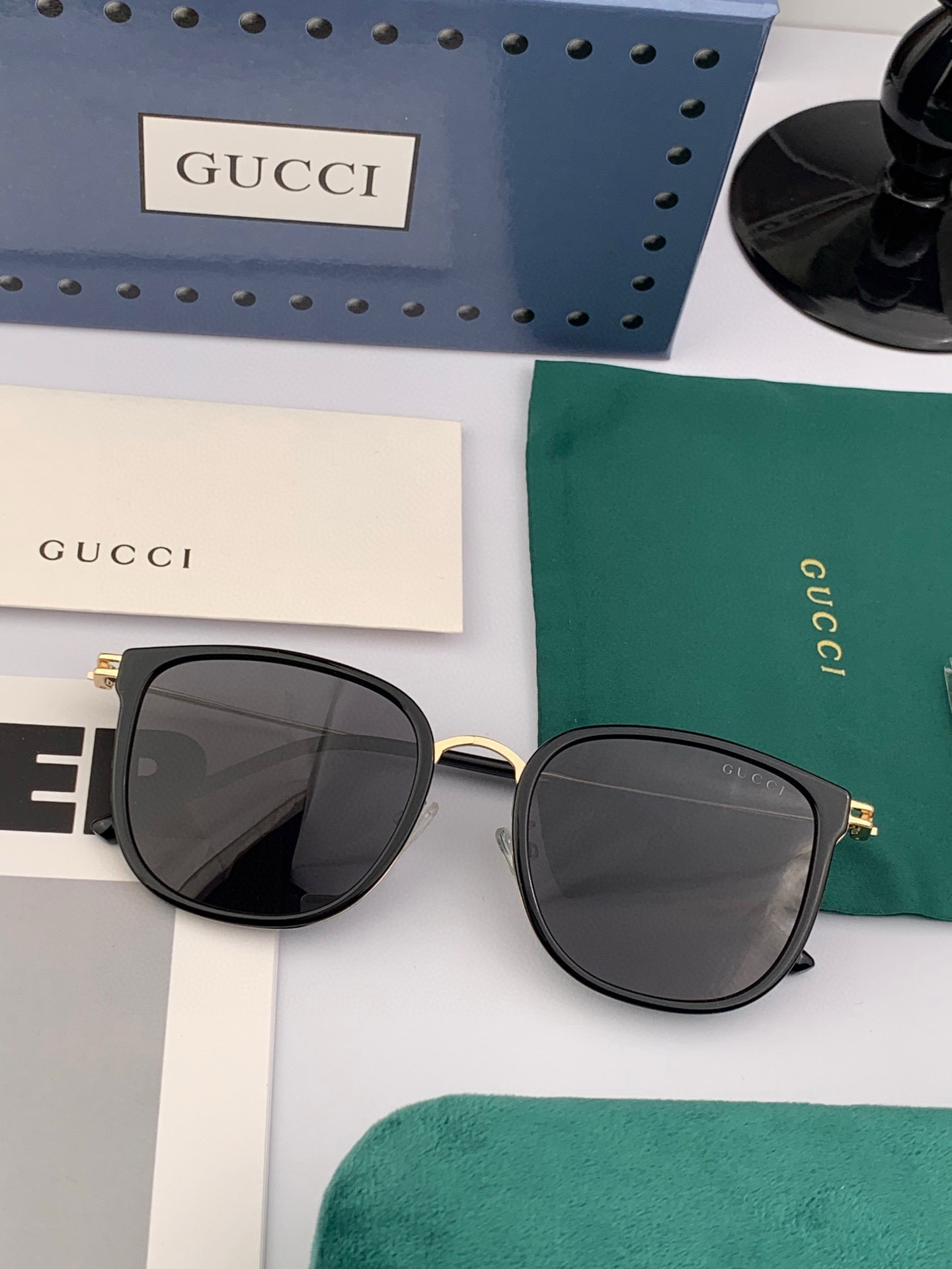   Gucci 。  高品质男女款墨镜   👍 进口宝丽来偏光镜片  。蛤蟆镜 开车钓鱼都可 。百搭显瘦