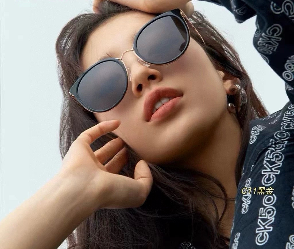    新品CHANEL 香奈儿太阳镜以独特魅力和前卫风格诠释春夏最新眼镜，质感超好佩带舒适 型号：CH6