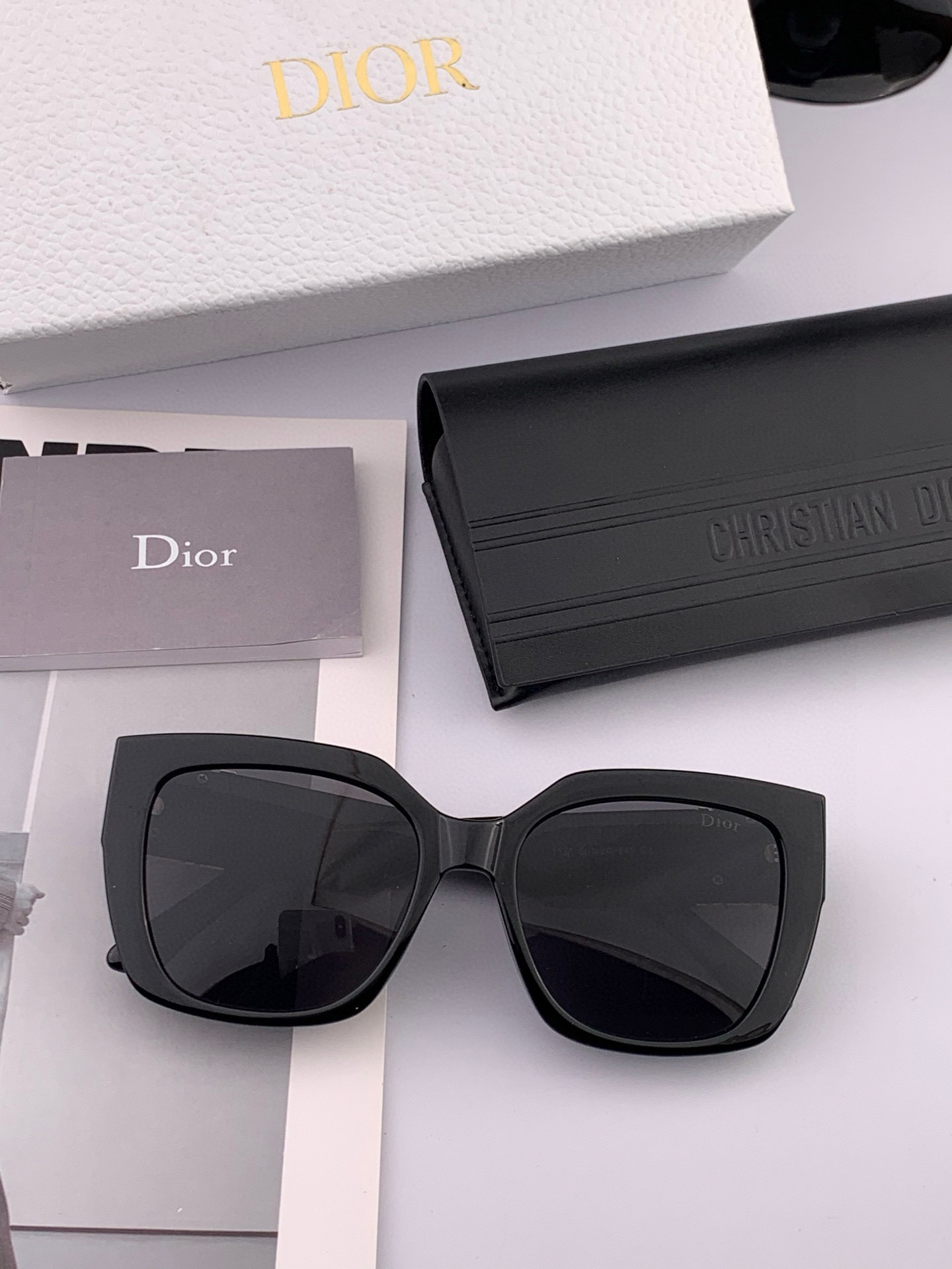   【DIOR】2025新款潮流爆款 时尚方框太阳镜 佩戴舒适 网红潮款墨镜  女士高清加厚偏光太阳镜🕶