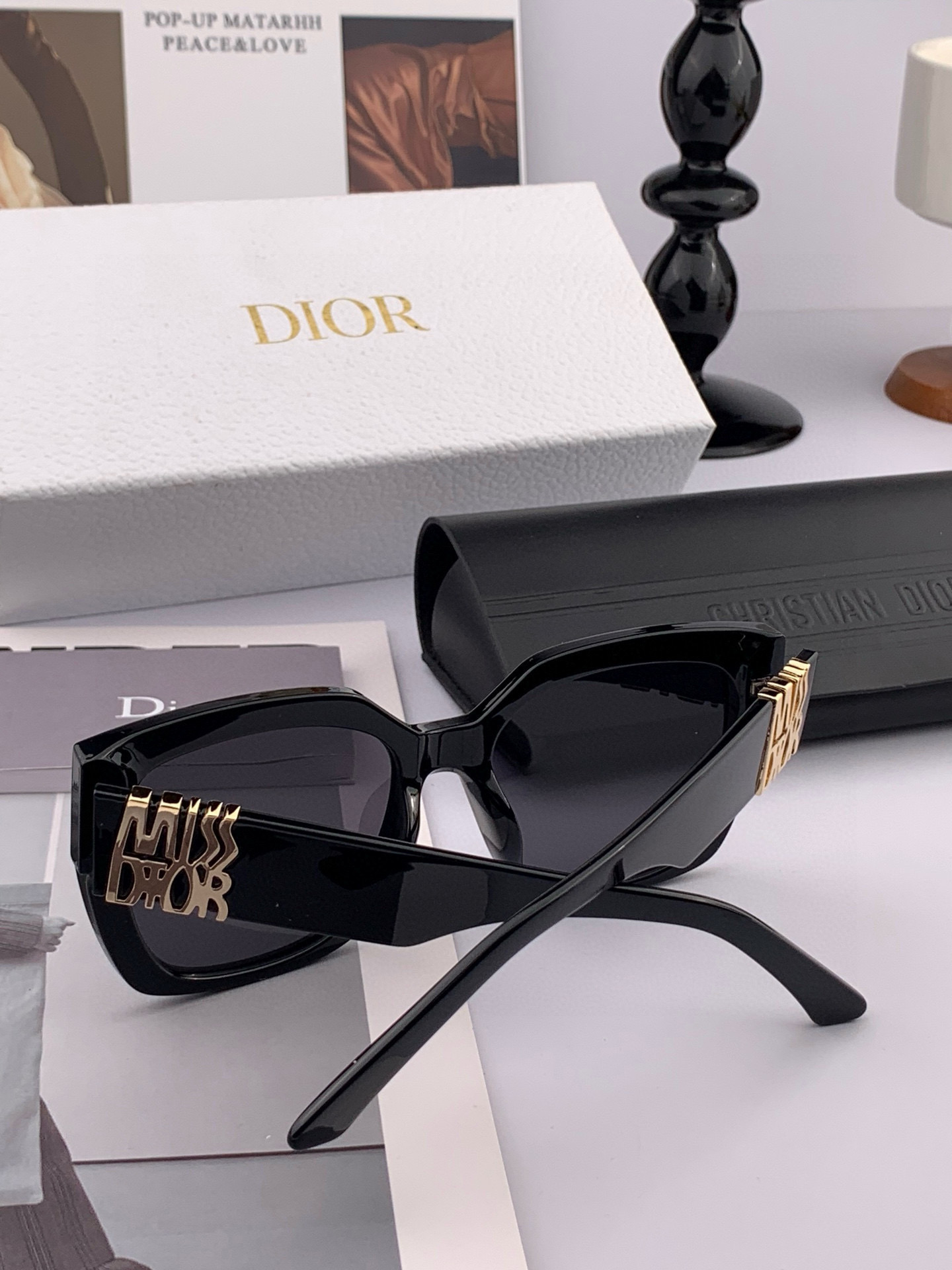   【DIOR】2025新款潮流爆款 时尚方框太阳镜 佩戴舒适 网红潮款墨镜  女士高清加厚偏光太阳镜🕶