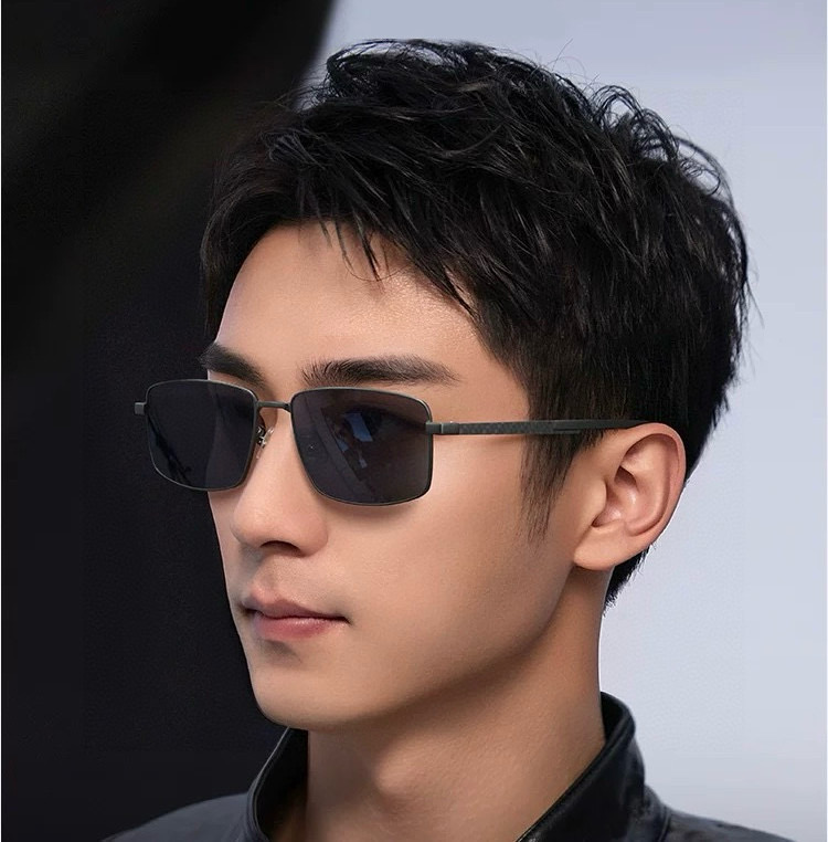        GUCCI 男款炫彩飞行员偏光太阳镜 ❤️材质：高清尼龙加厚卡槽高清偏光镜片 🌹无边框镜架
