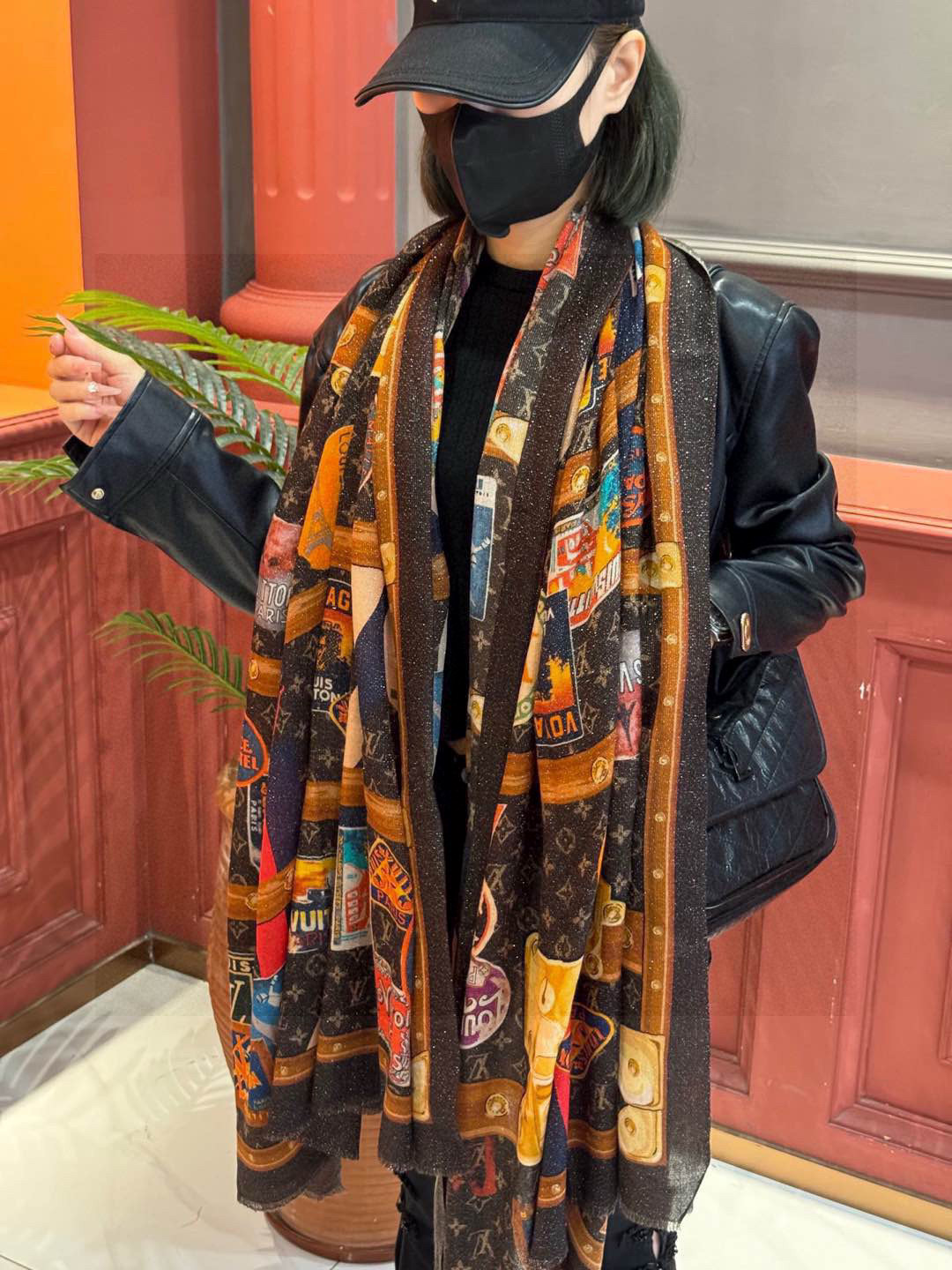   会发光发亮的围巾真心赞‼️驴家【L链条箱包花纹银丝长巾】银丝印花羊绒长巾，2023新款方巾来撷Nou