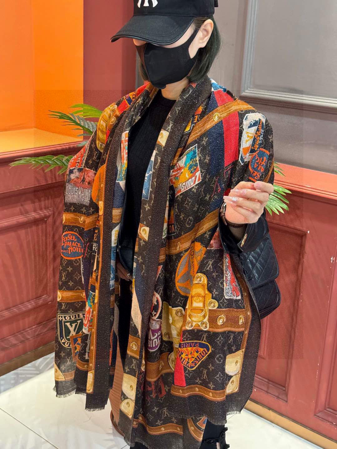   会发光发亮的围巾真心赞‼️驴家【L链条箱包花纹银丝长巾】银丝印花羊绒长巾，2023新款方巾来撷Nou