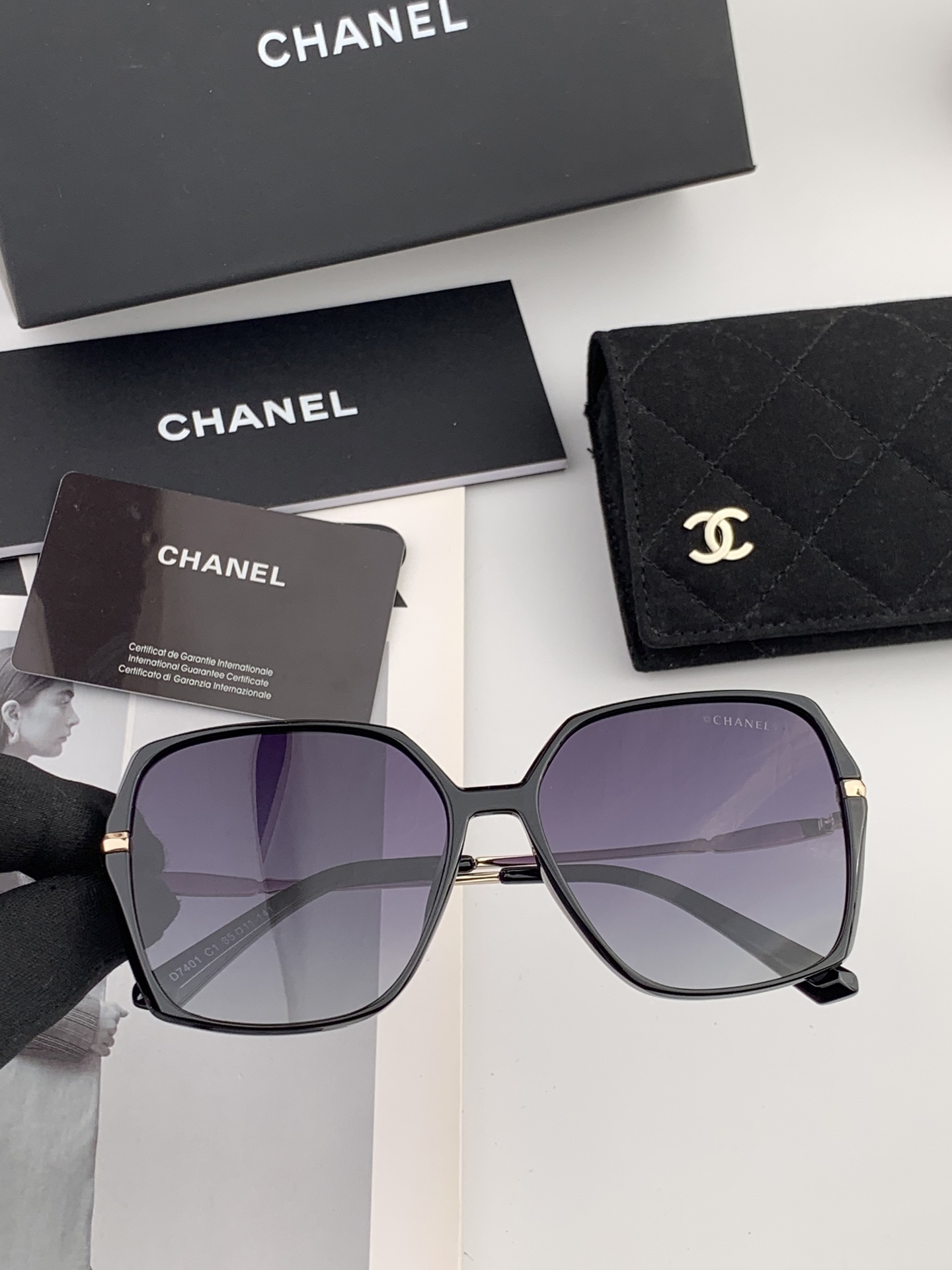 香奈儿 太阳镜🌞 2025开春新品超轻墨镜🆕众多博主网红都有配戴的 很有设计感 超前时尚💕 镜腿立体感十