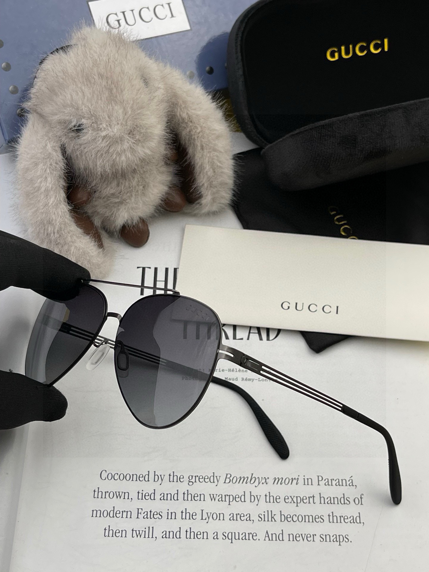        GUCCI 男款炫彩飞行员偏光太阳镜 ❤️材质：高清尼龙加厚卡槽高清偏光镜片 🌹无边框镜架