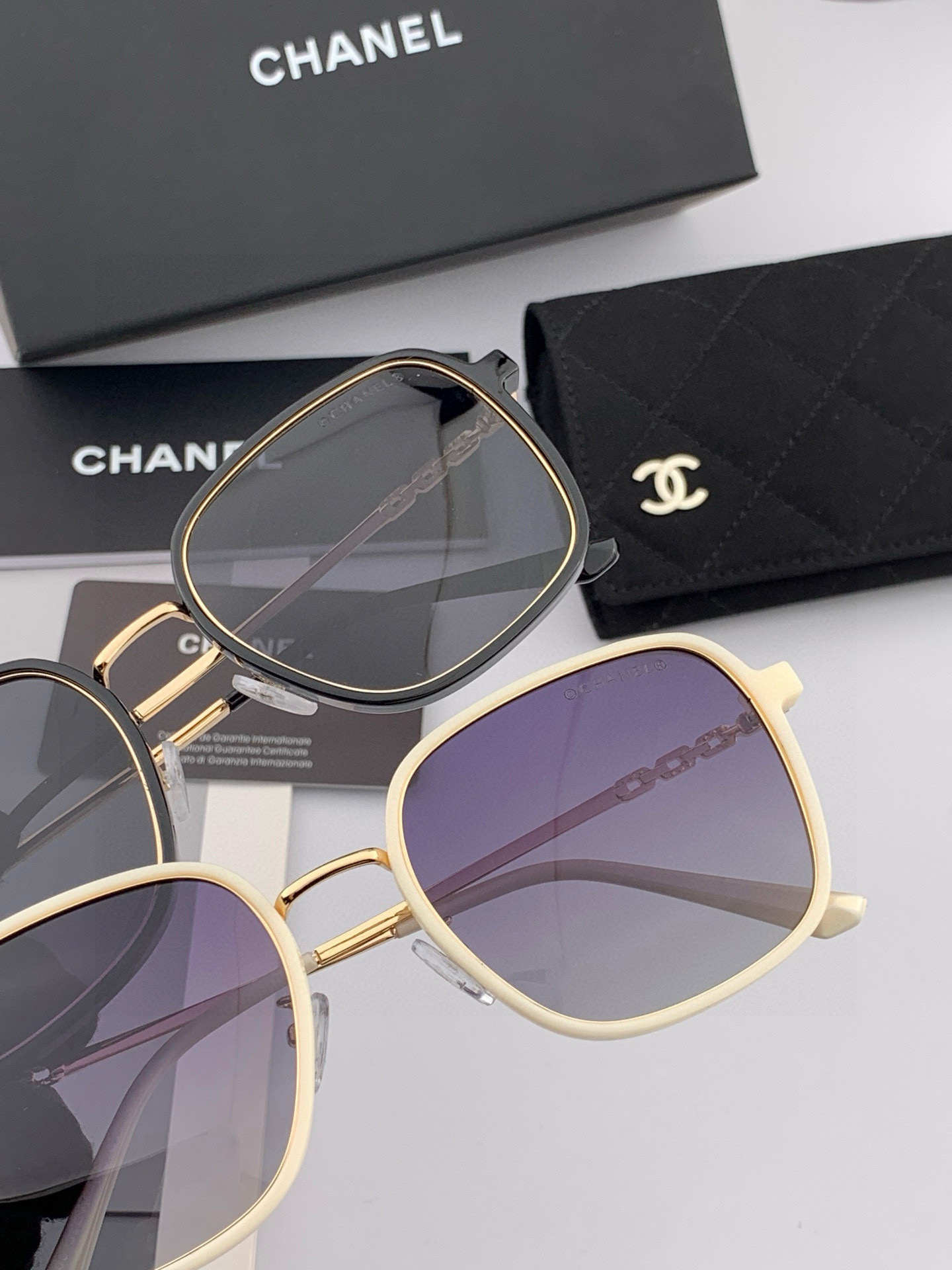    新品CHANEL 香奈儿太阳镜以独特魅力和前卫风格诠释春夏最新眼镜，质感超好佩带舒适 型号：CH7