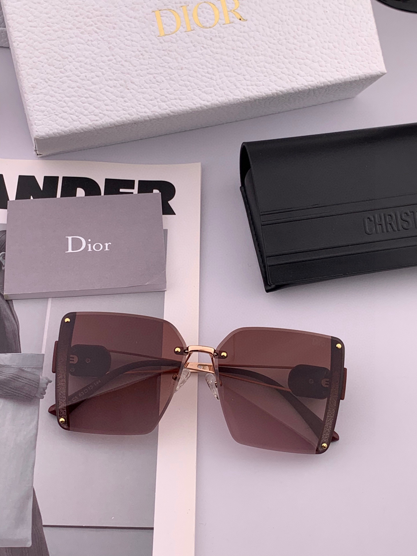 🔺 【DIOR-迪奥】2025开春新款 潮流爆款 时尚方框太阳镜 高品质 佩戴舒适 网红潮款墨镜 型号：