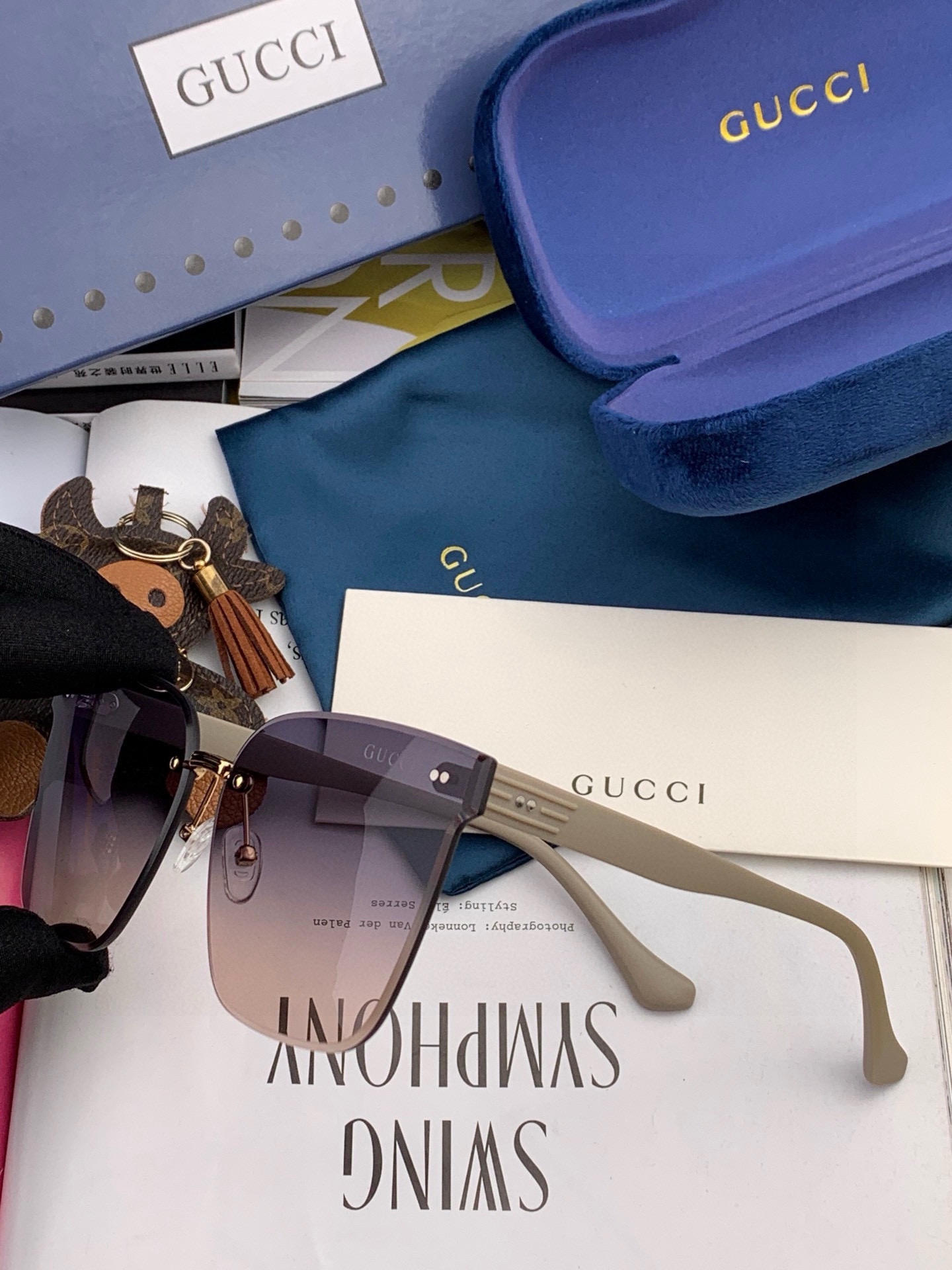   🔺 【GUCCI】2025开春新款 潮流爆款 时尚方框太阳镜 高品质 佩戴舒适 网红潮款墨镜 型号：