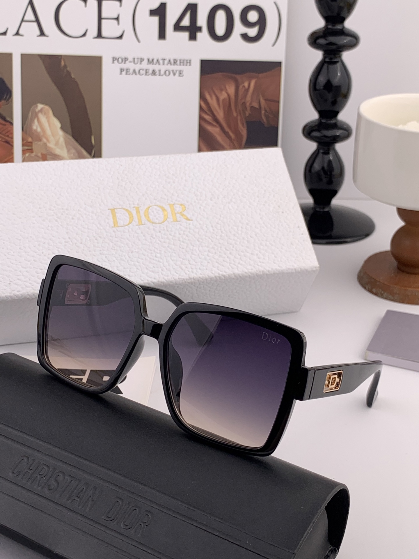   DIOR 2025開春新款 方框太陽鏡 各路網紅紛紛帶起氣場滿分‼️ 俏皮甜美.上臉效果更佳.金屬質