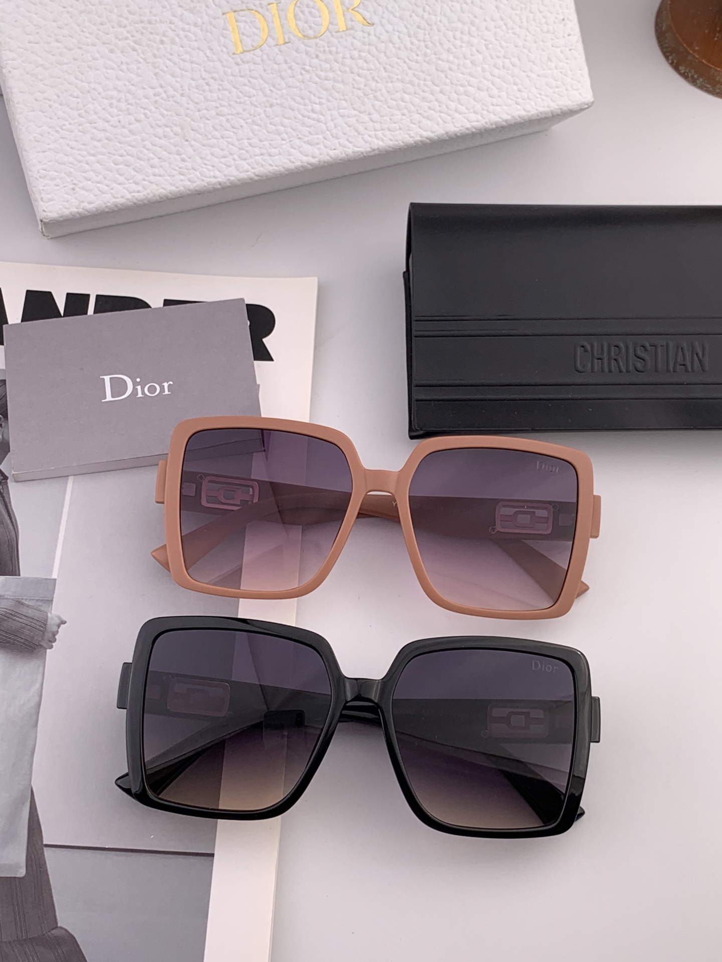   DIOR 2025開春新款 方框太陽鏡 各路網紅紛紛帶起氣場滿分‼️ 俏皮甜美.上臉效果更佳.金屬質