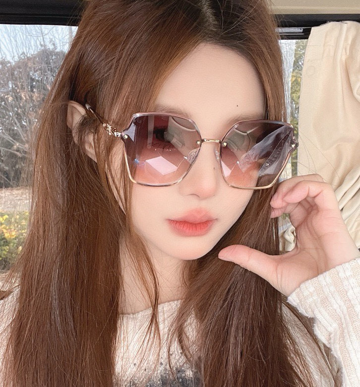   CHANE 香奈儿🌋☔️时尚无框太阳镜镜片 顶级奢侈品强 高品质胜利亲亲🍦🍨 得意 气质非凡😄 🍫🍪