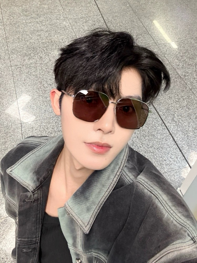   Gucci 。  高品质男女款墨镜   👍 进口宝丽来偏光镜片  。蛤蟆镜 开车钓鱼都可 。百搭显瘦