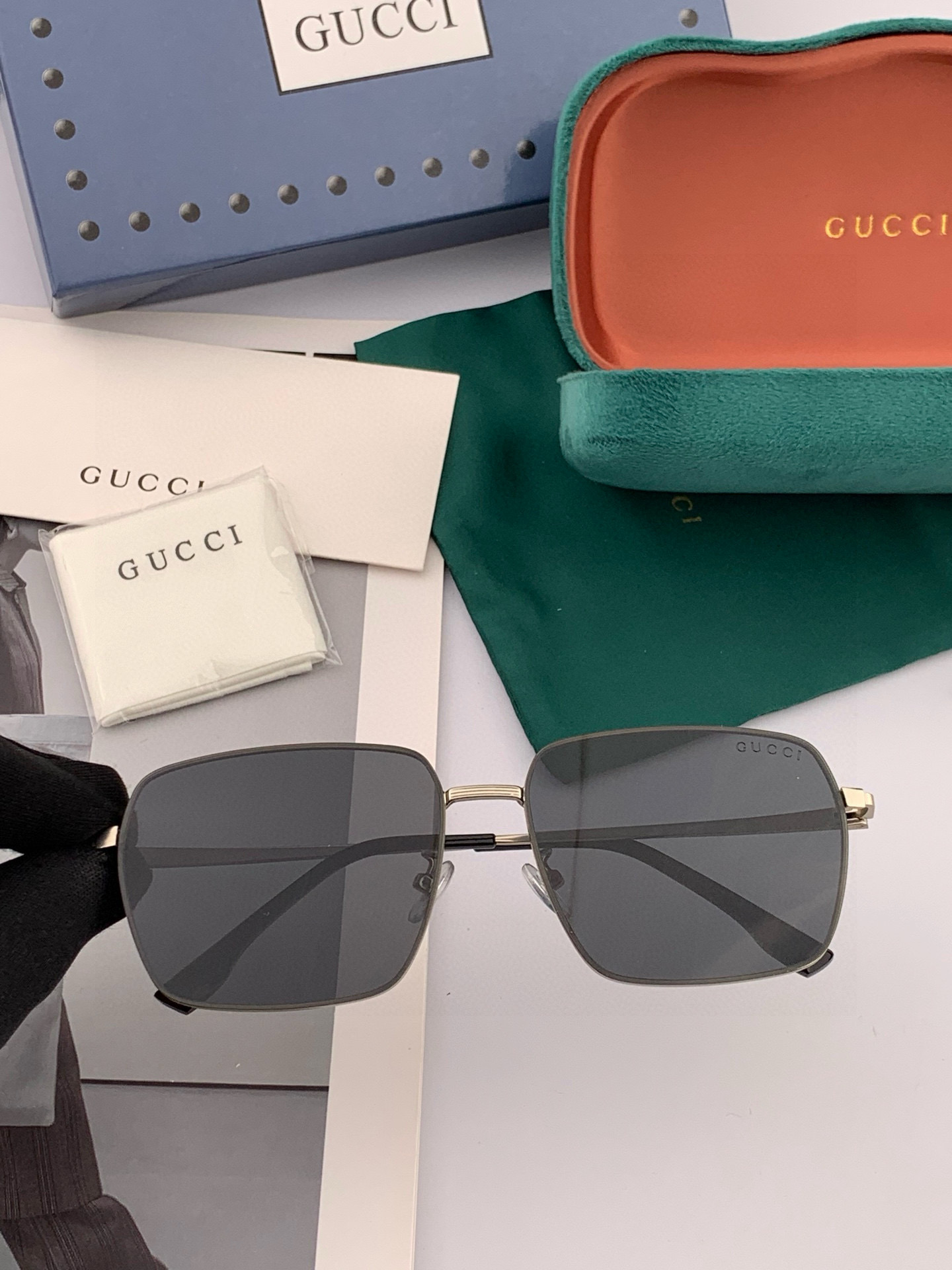       GUCCI 男款炫彩飞行员偏光太阳镜 ❤️材质：高清尼龙加厚卡槽高清偏光镜片 🌹无边框镜架