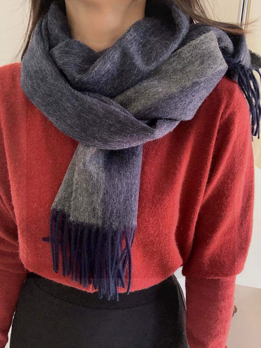 Hermès Two-Tone Wool Scarf, Unisex Design, 35x190 cm - Stylish & Warm 4 i1750772264635 2033 0 2