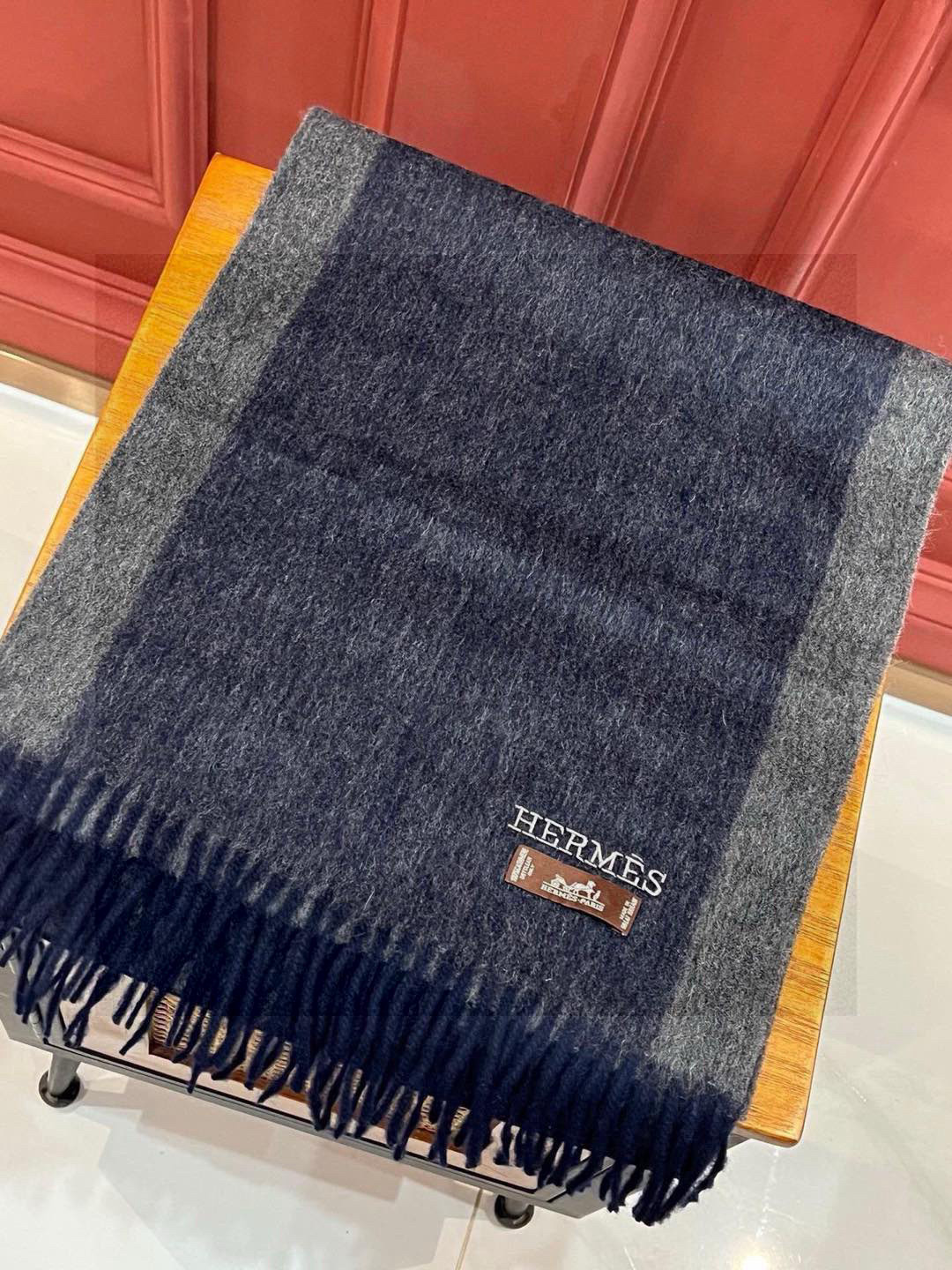 Hermès Two-Tone Wool Scarf, Unisex Design, 35x190 cm - Stylish & Warm 7 i1750772268059 6248 0 5