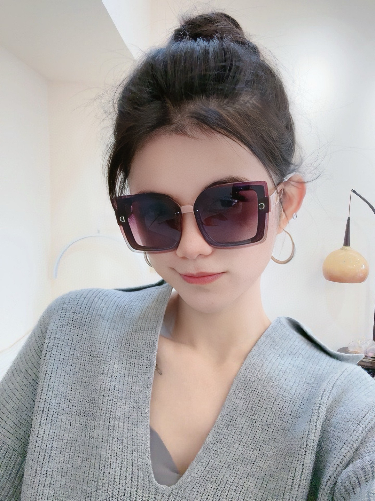  Dior2025新款偏光太阳镜 款式多 。经典的方框设计，不挑脸型，无论搭配大衣还是连衣裙都非常显气质
