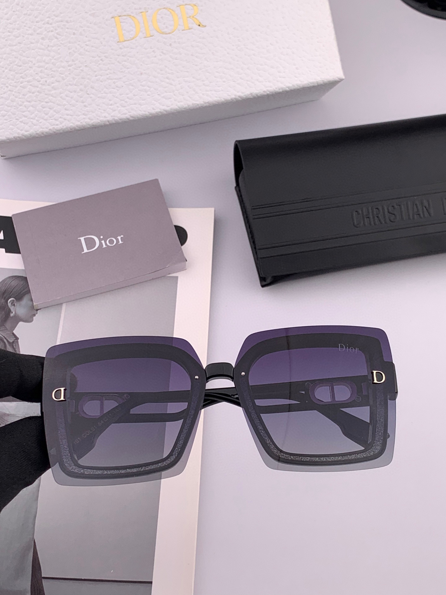  Dior2025新款偏光太阳镜 款式多 。经典的方框设计，不挑脸型，无论搭配大衣还是连衣裙都非常显气质