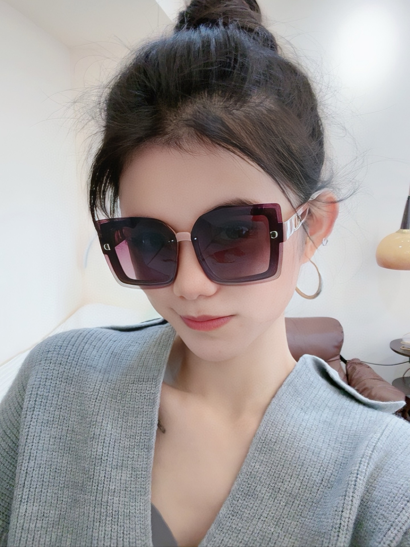  Dior2025新款偏光太阳镜 款式多 。经典的方框设计，不挑脸型，无论搭配大衣还是连衣裙都非常显气质