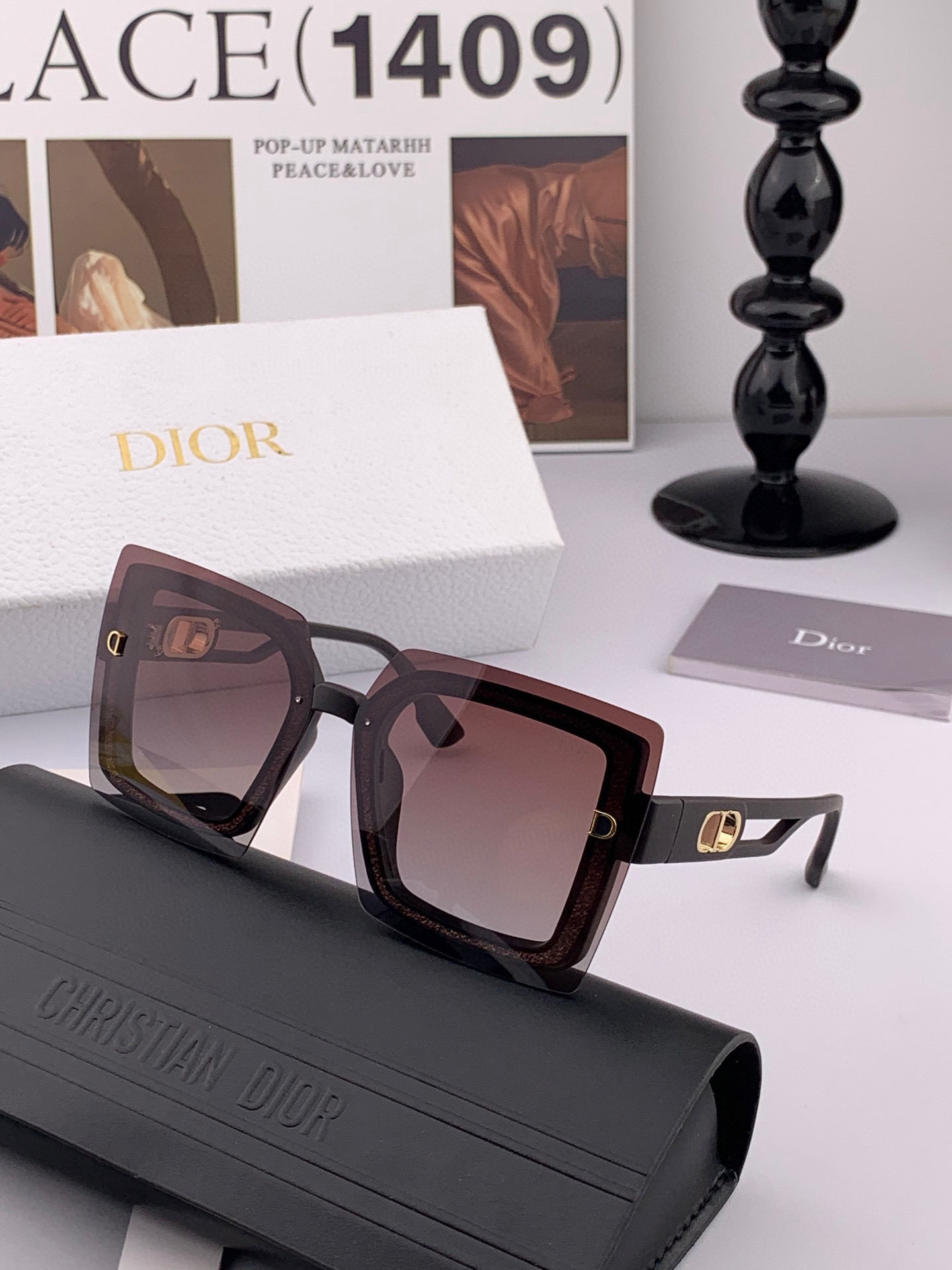  Dior2025新款偏光太阳镜 款式多 。经典的方框设计，不挑脸型，无论搭配大衣还是连衣裙都非常显气质