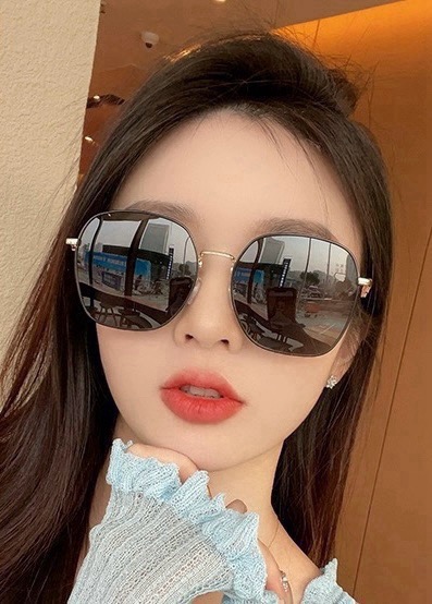  GUCCI  2025开春新款 马鞍扣镜腿系列墨镜，优雅方框太阳镜各路网红纷纷带起气场满分‼️ 俏皮甜