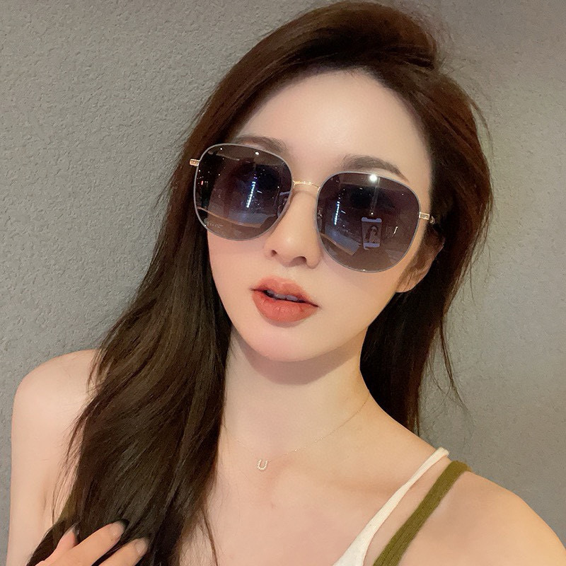   GUCCI 2025开春新款太阳镜 各路网红纷纷带起气场满分‼️ 俏皮甜美.上脸效果更佳.金属质感超