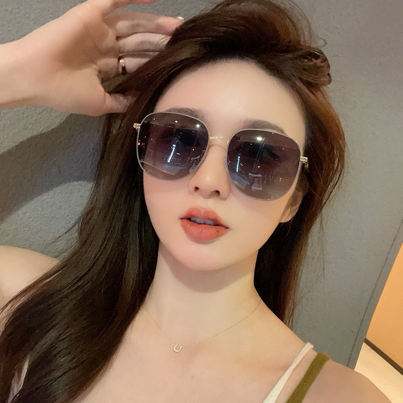   GUCCI 2025开春新款太阳镜 各路网红纷纷带起气场满分‼️ 俏皮甜美.上脸效果更佳.金属质感超