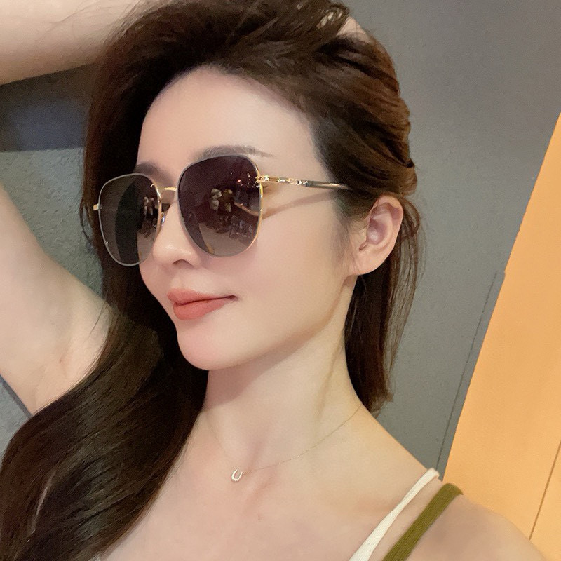   GUCCI 2025开春新款太阳镜 各路网红纷纷带起气场满分‼️ 俏皮甜美.上脸效果更佳.金属质感超
