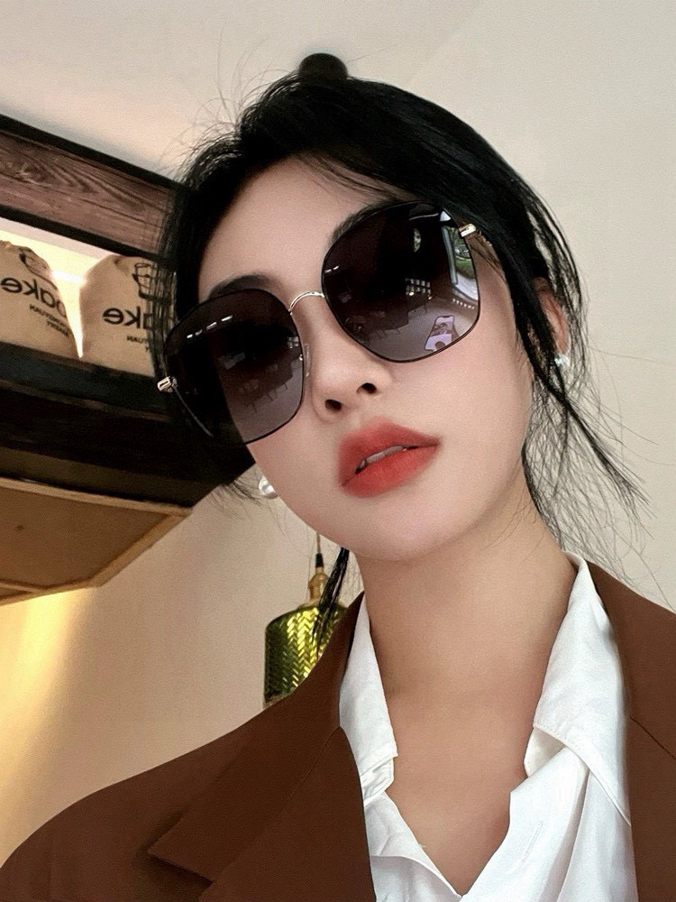  【CHANEL】香奈儿 2025新款山茶花潮流爆款 时尚圆框高清偏光太阳镜 佩戴舒适 网红潮款墨镜  