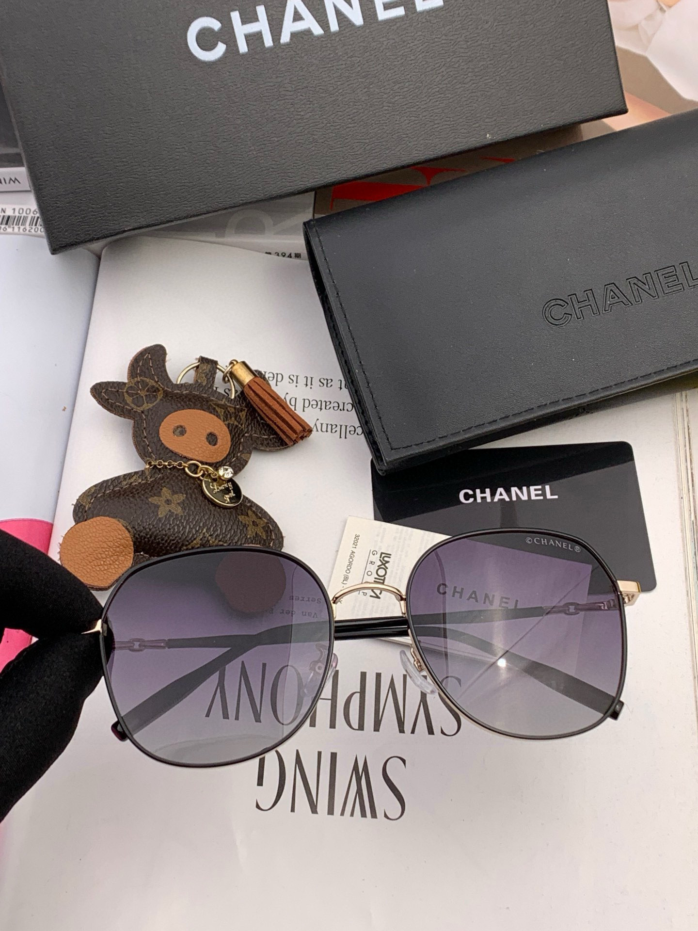  【CHANEL】香奈儿 2025新款山茶花潮流爆款 时尚圆框高清偏光太阳镜 佩戴舒适 网红潮款墨镜  