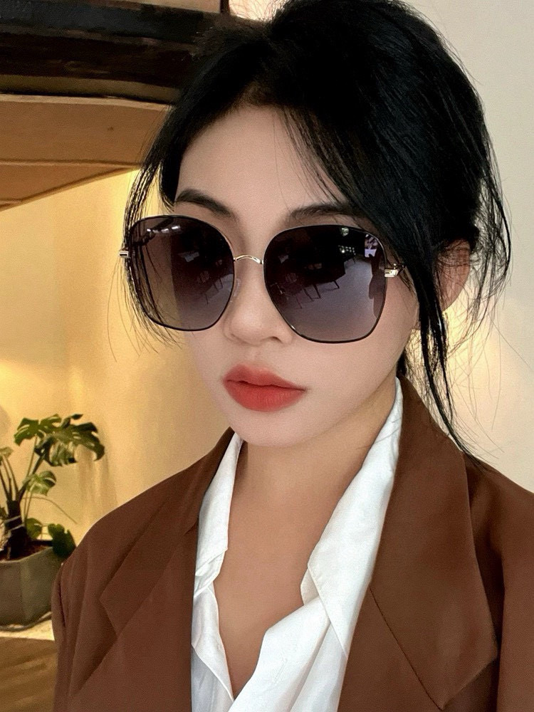 【CHANEL】香奈儿 2025新款山茶花潮流爆款 时尚圆框高清偏光太阳镜 佩戴舒适 网红潮款墨镜  