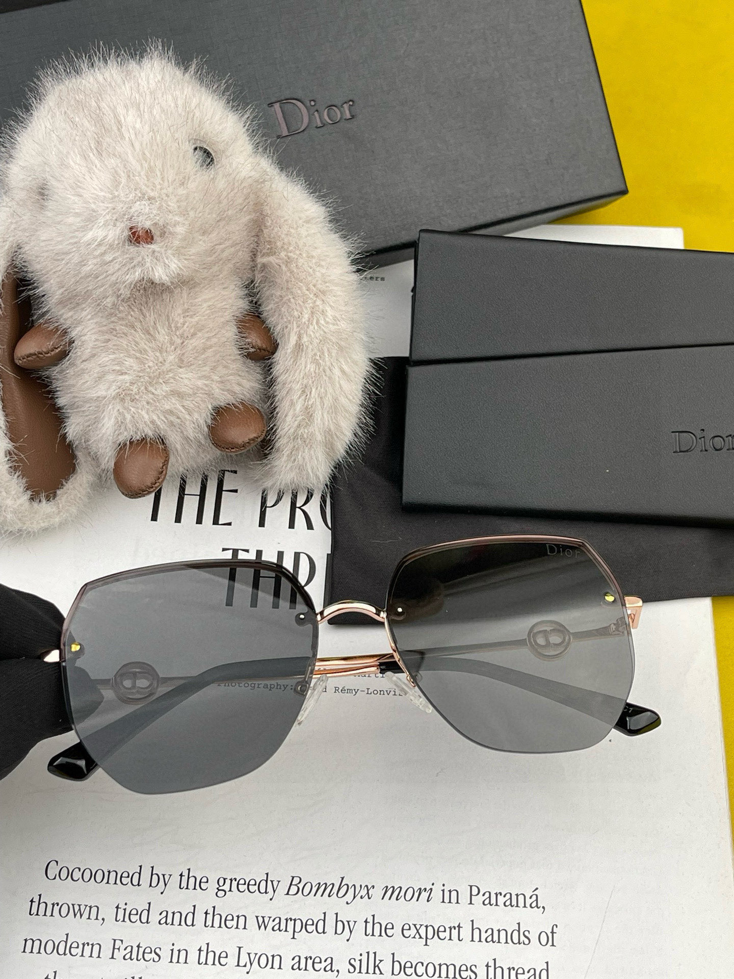   DIOR🌋☔️时尚无框太阳镜镜片 顶级奢侈品强 高品质胜利亲亲🍦🍨 得意 气质非凡😄 🍫🍪女士开车墨