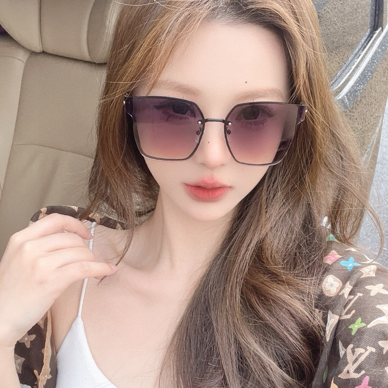   DIOR🌋☔️时尚无框太阳镜镜片 顶级奢侈品强 高品质胜利亲亲🍦🍨 得意 气质非凡😄 🍫🍪女士开车墨