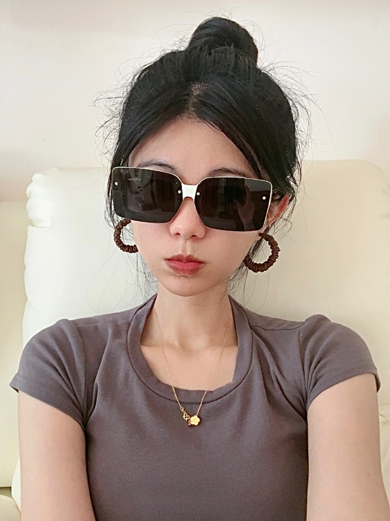 NO:363220,[Polarized series sunglasses] Original shipment Burberry Internet celebrity super popular classic luxury global style [Strong] [Cool] [Kiss] Fashion square frame sunglasses [Queen] Extraordinary temperament Classic large frame style sunglasses [Basketball] Top quality luxury logo Model B4771 glasses sunglasses, glasses, burberry19860909【偏光系列太阳镜】原版出货 巴宝莉网红超爆款经典奢华全球风[强][酷][亲亲] 时尚方框太阳镜[得意] 气质非凡 经典大框款式太阳眼镜[篮球] 顶级品质 奢华logo 型号B4771眼镜墨镜太阳镜,眼镜,burberry,glasses