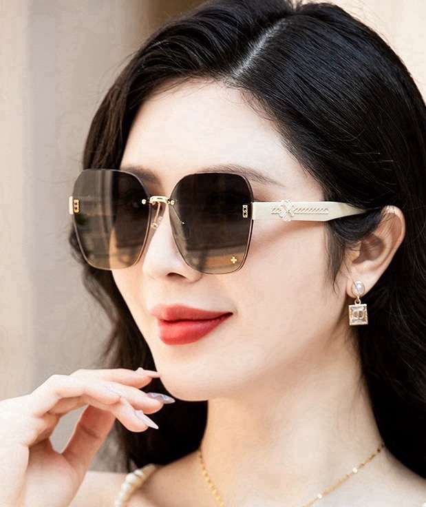 NO:363237,[Chanel] 2025 Spring New Model Fashion Hot Fashionable Square Polarized Sunglasses High Quality Comfortable Wearing Internet celebrity trendy sunglasses Women's HD Polarized Sunglasses High Quality Frame Model CH1700 Glasses Sunglasses, Glasses, Chanel19860909【香奈儿】2025开春新款 潮流爆款 时尚方框偏光太阳镜 高品质 佩戴舒适 网红潮款墨镜 女士高清偏光太阳镜 高品质镜框 型号CH1700眼镜墨镜太阳镜,眼镜,chanel,glasses