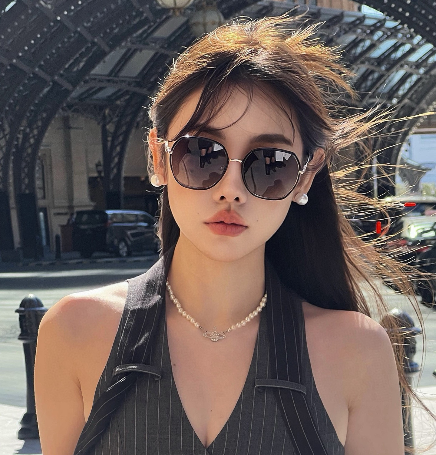 NO:363324,【Fendi】2025 new spring model trendy fashion square polarized sunglasses high quality comfortable to wear Internet celebrity trendy sunglasses women's high definition polarized sunglasses high quality frame Model FD8905 glasses sunglasses, glasses, fendi19860909【芬迪】2025开春新款 潮流爆款 时尚方框偏光太阳镜 高品质 佩戴舒适 网红潮款墨镜 女士高清偏光太阳镜 高品质镜框 型号FD8905眼镜墨镜太阳镜,眼镜,fendi,glasses