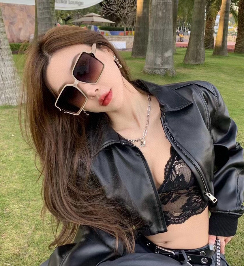 NO:362840,【TR Nylon Polarized Series】lv large frame sunglasses sunglasses classic square frame design, not picky about face shape, it looks very elegant whether it is matched with a coat or a dress, nylon polarized lenses prevent UV rays Model L1577 glasses sunglasses, glasses, louis vuitton, skirts19860909【TR尼龙偏光系列】lv大框太阳镜墨镜经典的方框设计,不挑脸型,无论搭配大衣还是连衣裙都非常显气质尼龙偏光镜片预防紫外线 型号L1577眼镜墨镜太阳镜,眼镜,louis vuitton,skirts,glasses