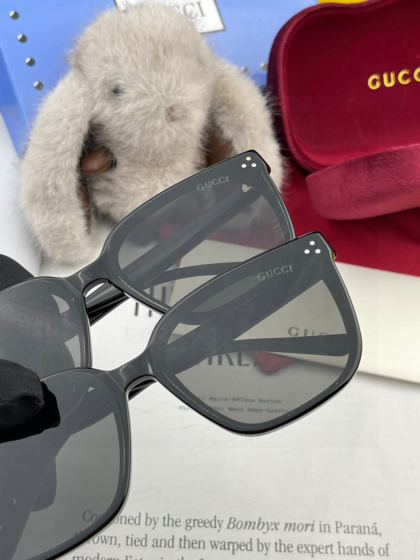 GUCCI2025开春新款一体镜 小框太阳镜男女同款 😎 
爆款大框尼龙太阳镜 超逼格超酷 
镜腿品牌