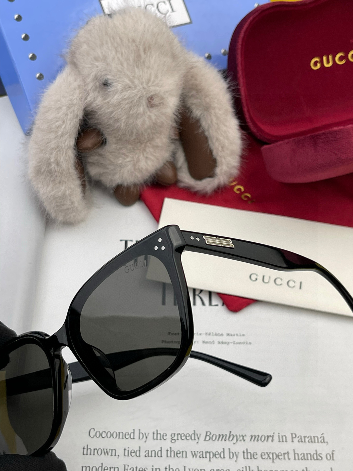  GUCCI2025开春新款一体镜 小框太阳镜男女同款 😎 
爆款大框尼龙太阳镜 超逼格超酷 
镜腿品牌