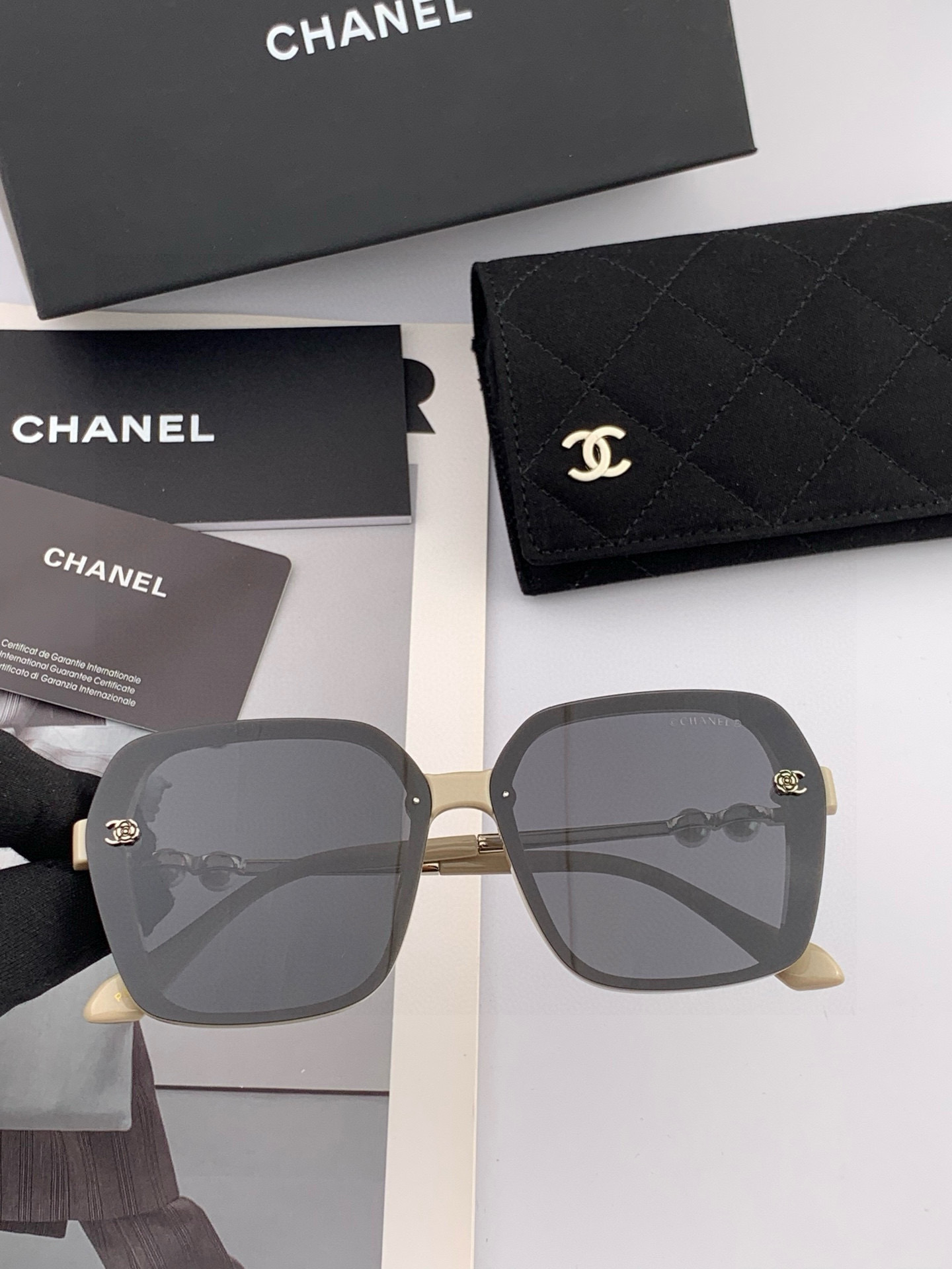 🔺CHANEL🔻2025官方早春新款，众多明星同款色香奈儿‼️‼️新款珍珠大框偏光墨镜 ，🌈🌈宝丽来超清