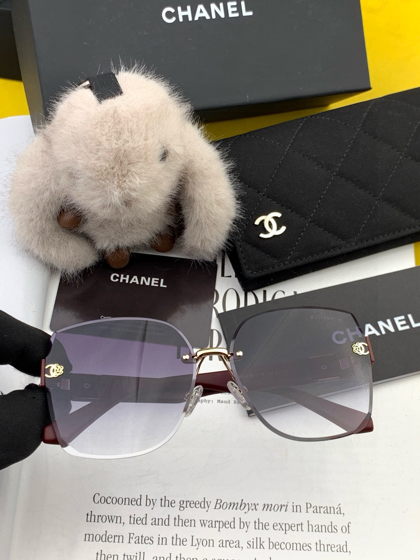   新品CHANEL 香奈儿太阳镜以独特魅力和前卫风格诠释春夏最新眼镜，质感超好佩带舒适 型号：CH45