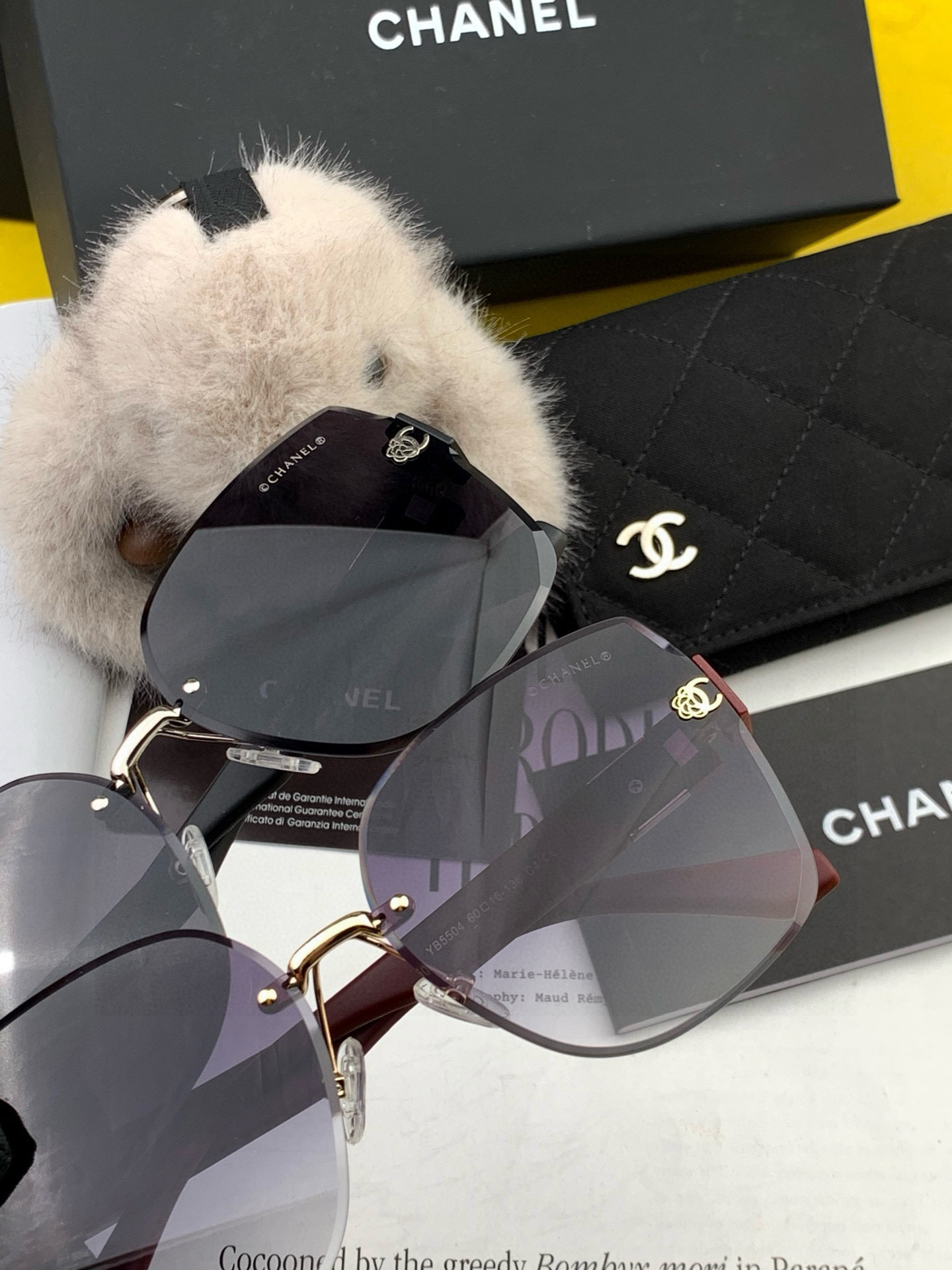   新品CHANEL 香奈儿太阳镜以独特魅力和前卫风格诠释春夏最新眼镜，质感超好佩带舒适 型号：CH45