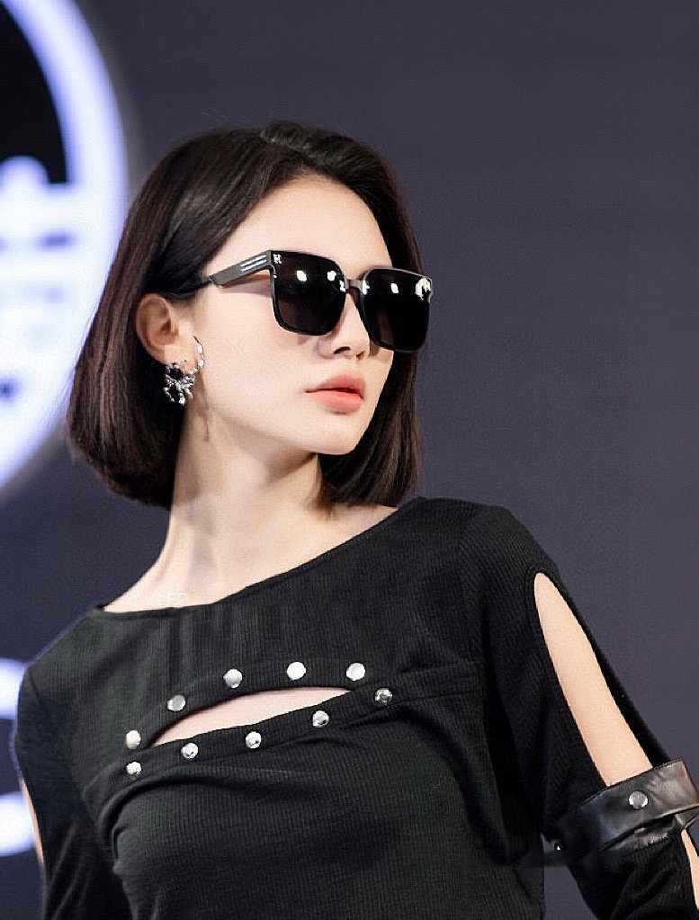 NO:363618,[TR polarized series sunglasses] HERMES Original shipment Internet celebrity super popular classic luxury global style [strong] [cool] [kiss] Fashion square frame sunglasses [satisfaction] Extraordinary temperament Classic large frame style sunglasses [basketball] Top quality Luxury logo Genuine high quality Model H2290 glasses sunglasses, glasses, hermes, hermes, hermes19860909【TR偏光系列太阳镜】HERMES 爱马仕 原版出货 网红超爆款经典奢华全球风[强][酷][亲亲] 时尚方框太阳镜[得意] 气质非凡 经典大框款式太阳眼镜[篮球] 顶级品质 奢华logo 正版高质量 型号H2290眼镜墨镜太阳镜,眼镜,hermes,hermes,glasses