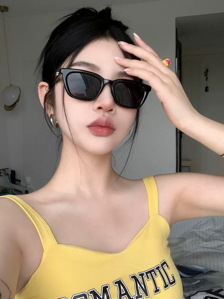   【DIOR】2025新款潮流爆款 时尚方框太阳镜 佩戴舒适 网红潮款墨镜  女士高清加厚偏光太阳镜🕶