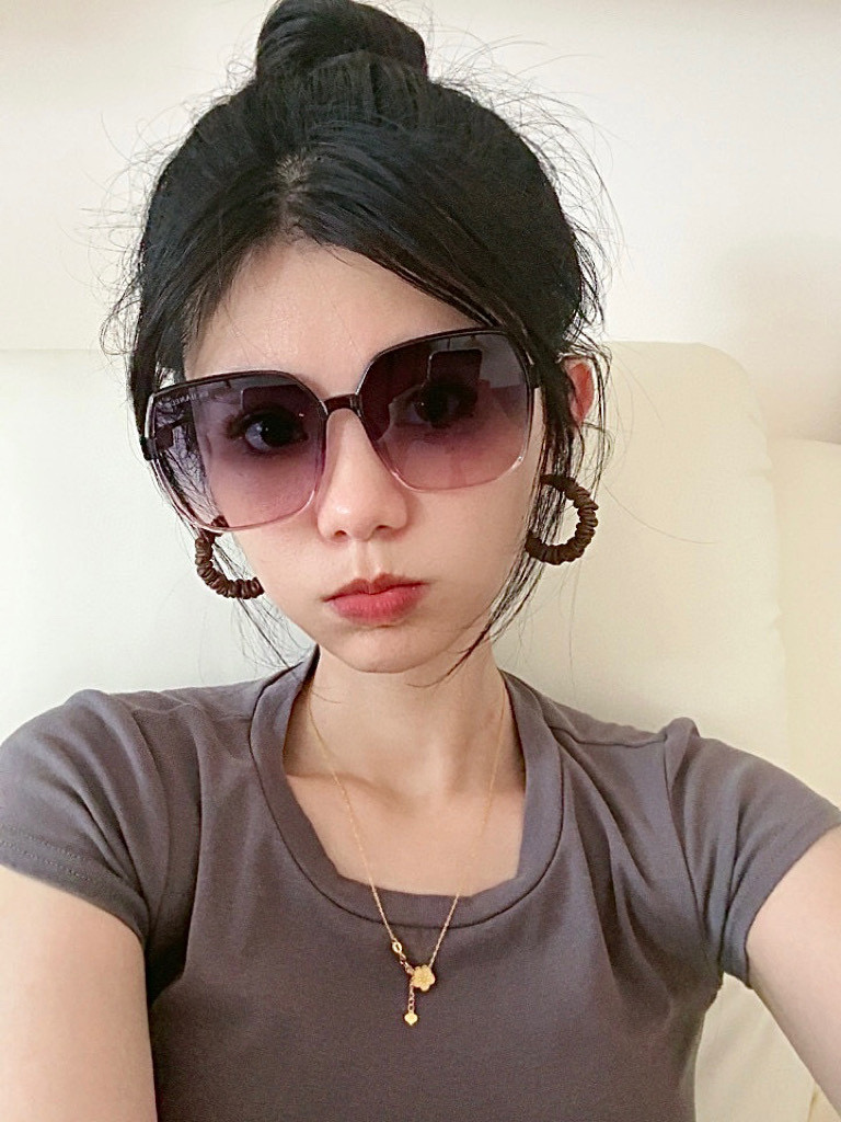    香奈儿 太阳镜🌞  2025开春新品超轻墨镜🆕众多博主网红都有配戴的 很有设计感 超前时尚💕 镜腿