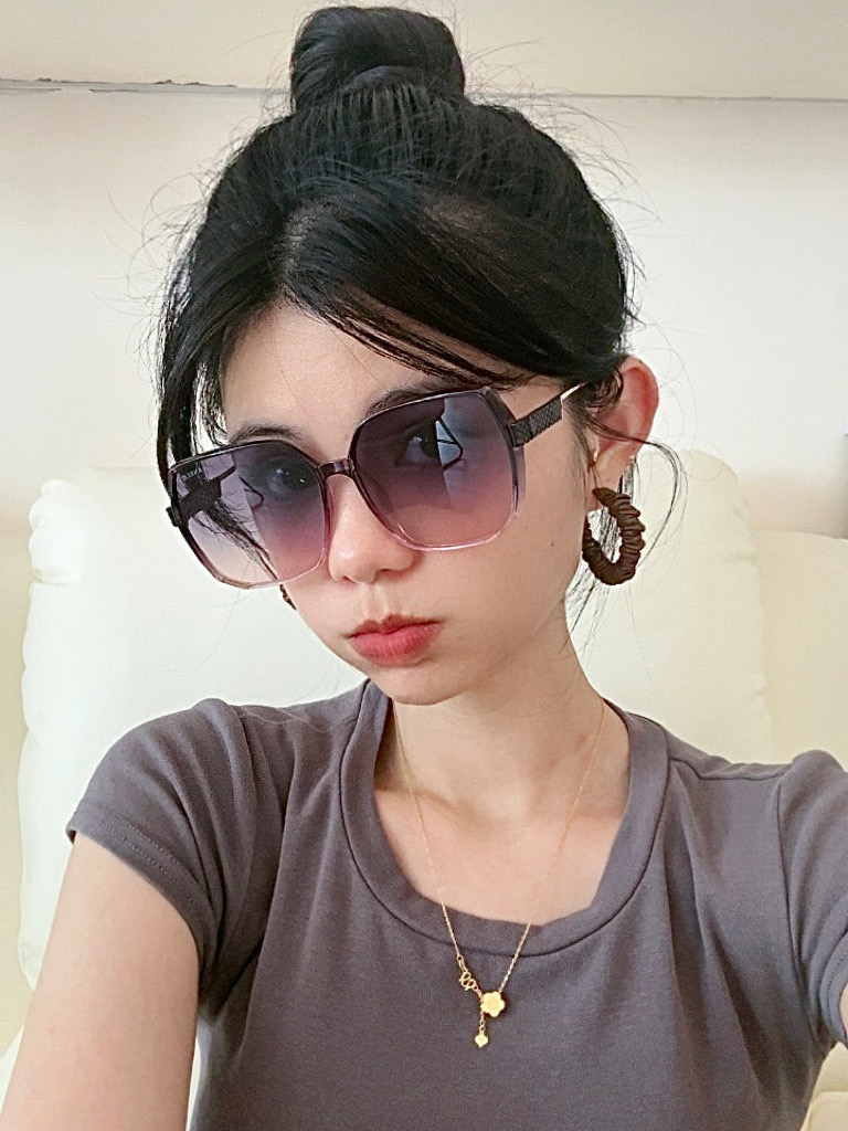    香奈儿 太阳镜🌞  2025开春新品超轻墨镜🆕众多博主网红都有配戴的 很有设计感 超前时尚💕 镜腿