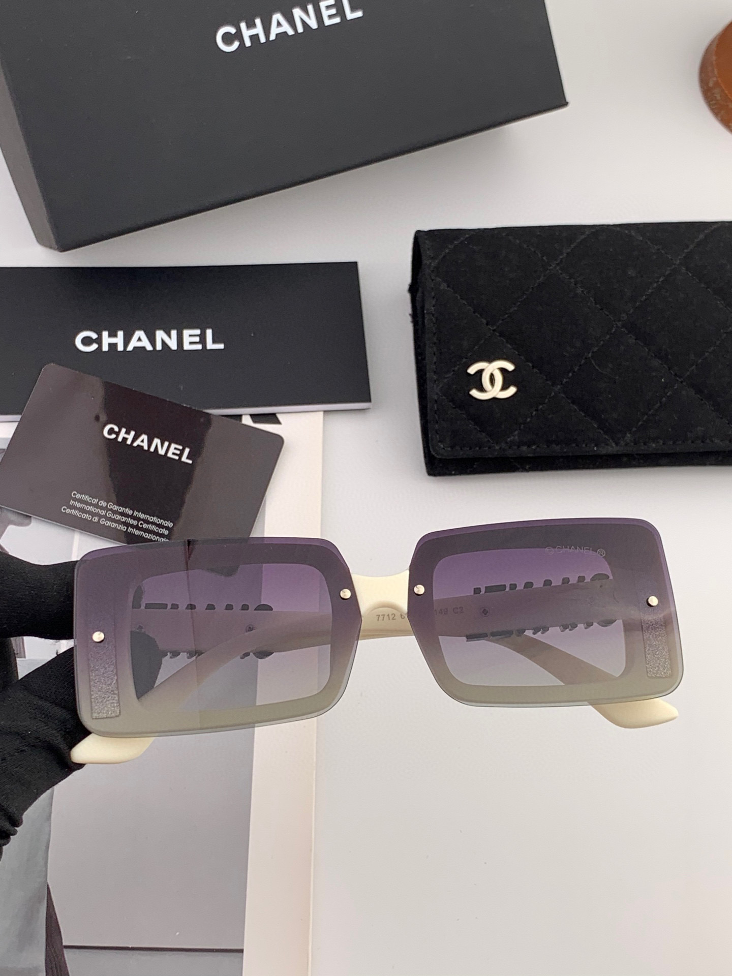   CHANEL香奈儿 2025年开春新款  潮爆流款 时尚圆框太阳镜 高品质 佩戴舒适 网红潮墨款镜 