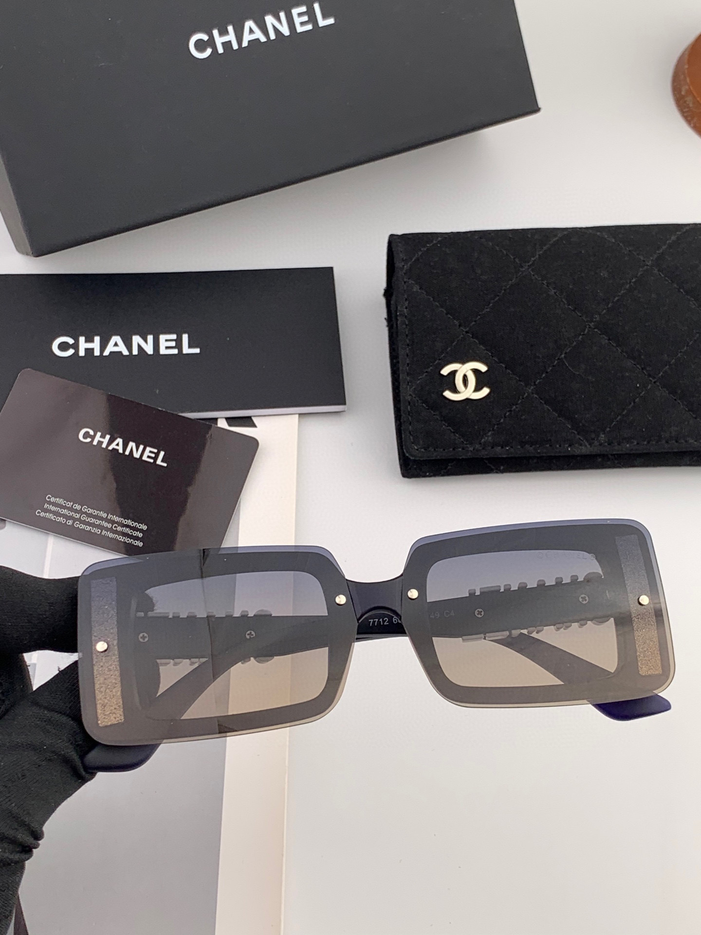   CHANEL香奈儿 2025年开春新款  潮爆流款 时尚圆框太阳镜 高品质 佩戴舒适 网红潮墨款镜 