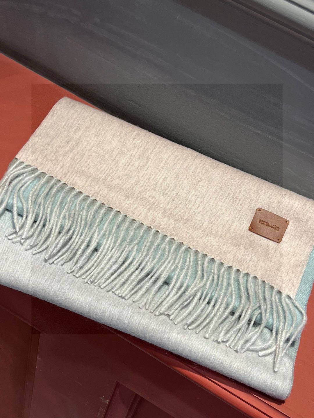 Elegant Two-Tone Gradient Cashmere Scarf with Fringe - 32 x 190 cm 9 i1751639116656 9476 0 7